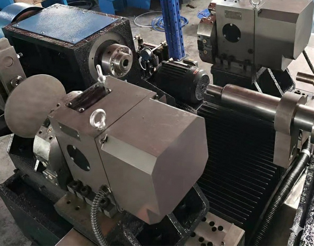 Máquinas de repuxo CNC