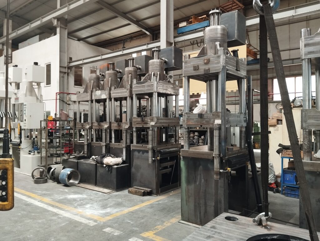 Componentes, Estrutura e Sistemas Hidráulicos da Prensa