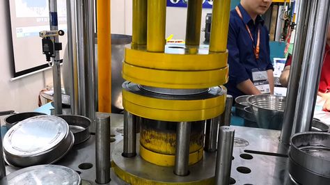 Prensa de Embutimento Profundo com Controle Hidráulico